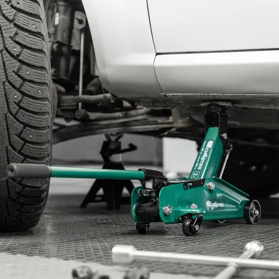 Домкрат гидравлический подкатной, 2 т, 135-320 мм Сибртех