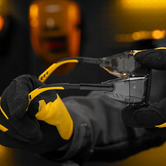 Очки защитные открытые, поликарбонатные, увеличенная дымчатая линза, регулируемые дужки Denzel