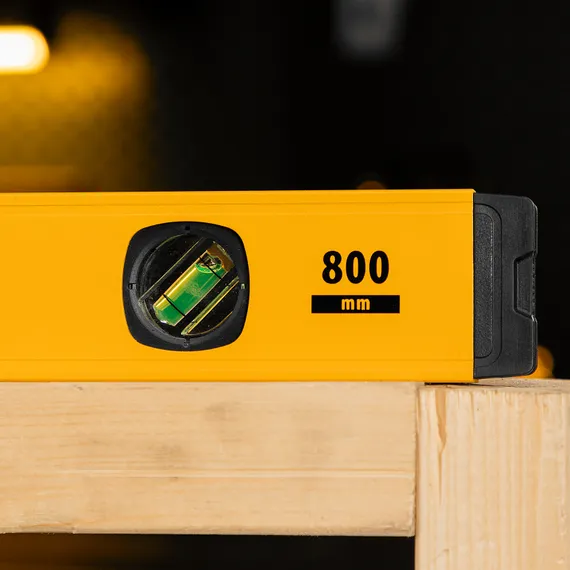 Уровень алюминиевый, магнит, фрезерованный, 3 глазка (1 зеркал.) 0,5 мм/м, 800 мм Denzel