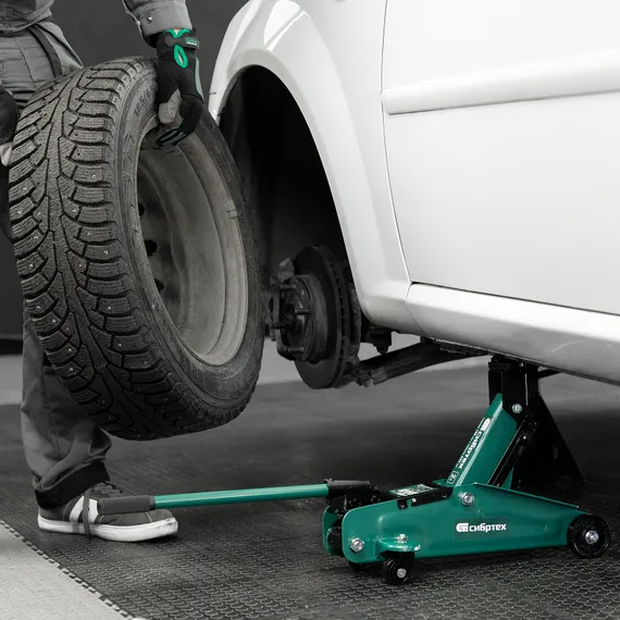 Домкрат гидравлический подкатной, 2 т, 135-320 мм Сибртех