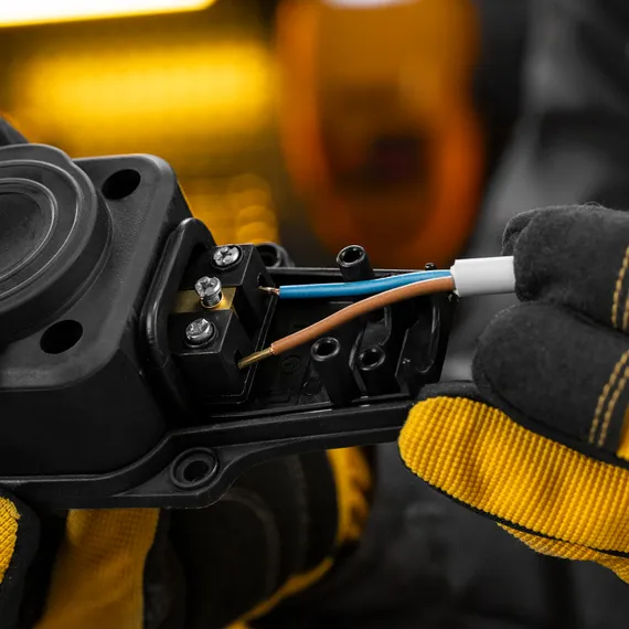 Шнур сетевой Energy Series, ПВС, 3 м, 2 x 1,5 мм, с неразборной вилкой, белый, Denzel