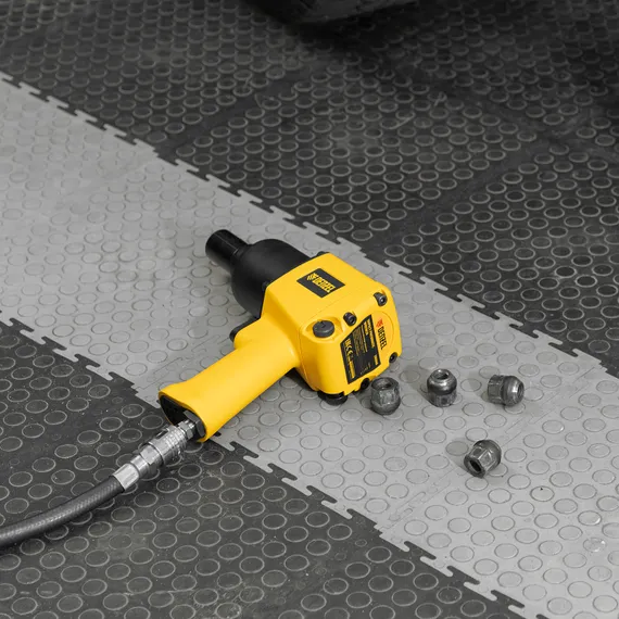 Ударный пневмогайковерт IW860+набор головок, 1/2", 7000 об/мин, 868 Нм Denzel