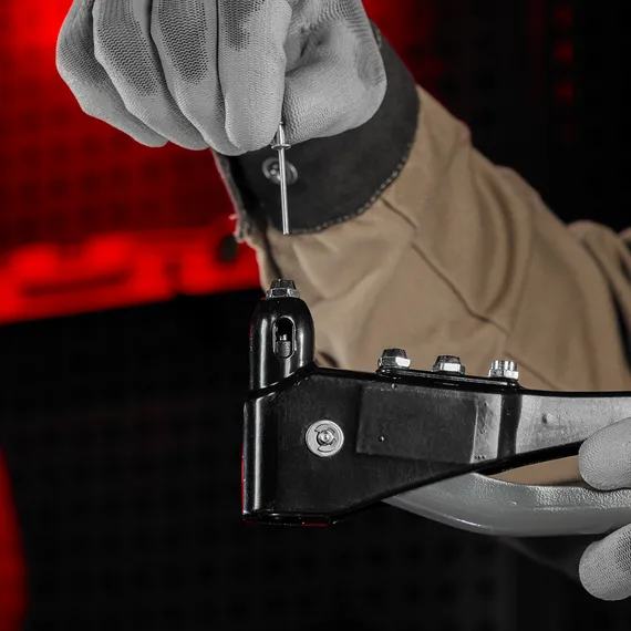 Заклепочник литой, 260 мм, с набором заклепок, заклепки 2.4-3.2-4.0-4.8 мм Matrix