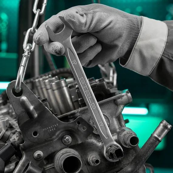 Набор инструментов, 1/2", 1/4", CrV, 12 гранные головки, пластиковый кейс, 76 предметов Stels