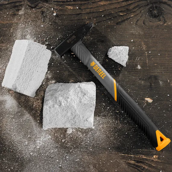 Молоток слесарный, 200 г, кованый, фибергласовая рукоятка c TPR покрытием Denzel