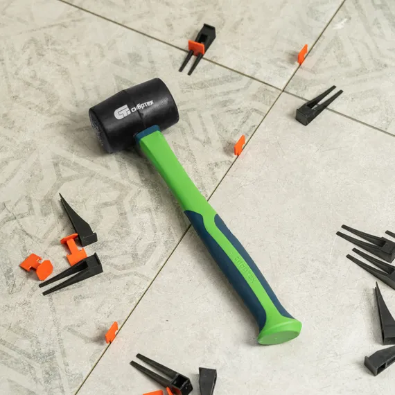 Киянка резиновая, 450 г, черная резина, фибергласовая рукоятка Сибртех