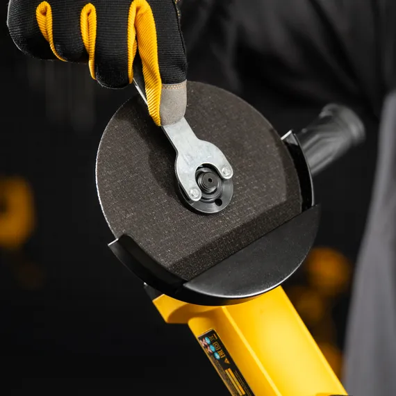 Углошлифовальная машина AGL150-1350, 1350 Вт, 150 мм, 8500 об/мин Denzel