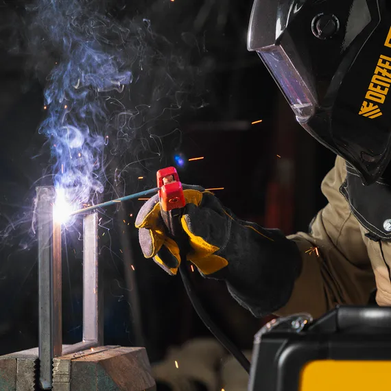 Аппарат инвертор. дуговой сварки SDM-220 Top, 220 А, ПВ 60% кейс Denzel