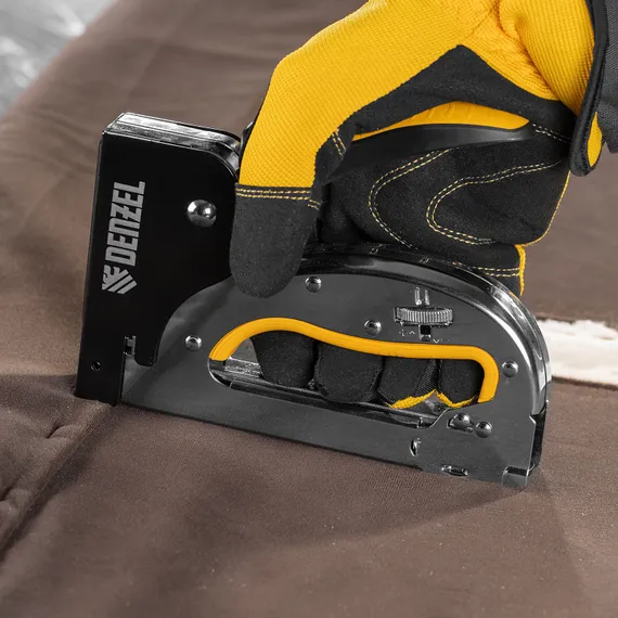 Степлер металл., скобы в комплекте, плавная регулировка удара, 2К рукоятка, тип 53, 4-14 мм Denzel