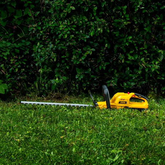 Кусторез аккумуляторный RBC510-36, Li-ion, 36 В, 4 Ач, нож 510 мм, поворотная ручка Denzel